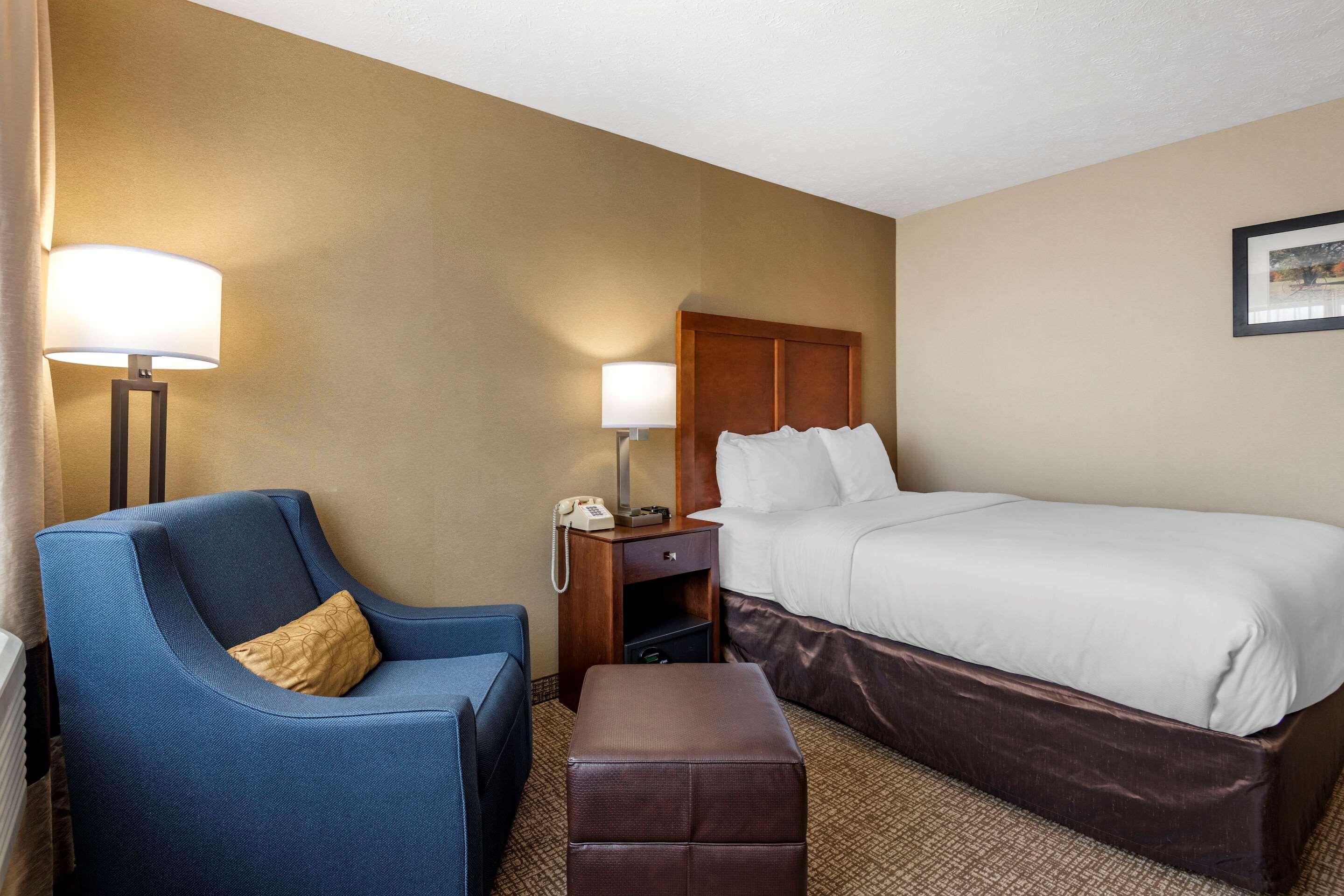 Comfort Inn & Suites Montpelier-Berlin Exterior photo