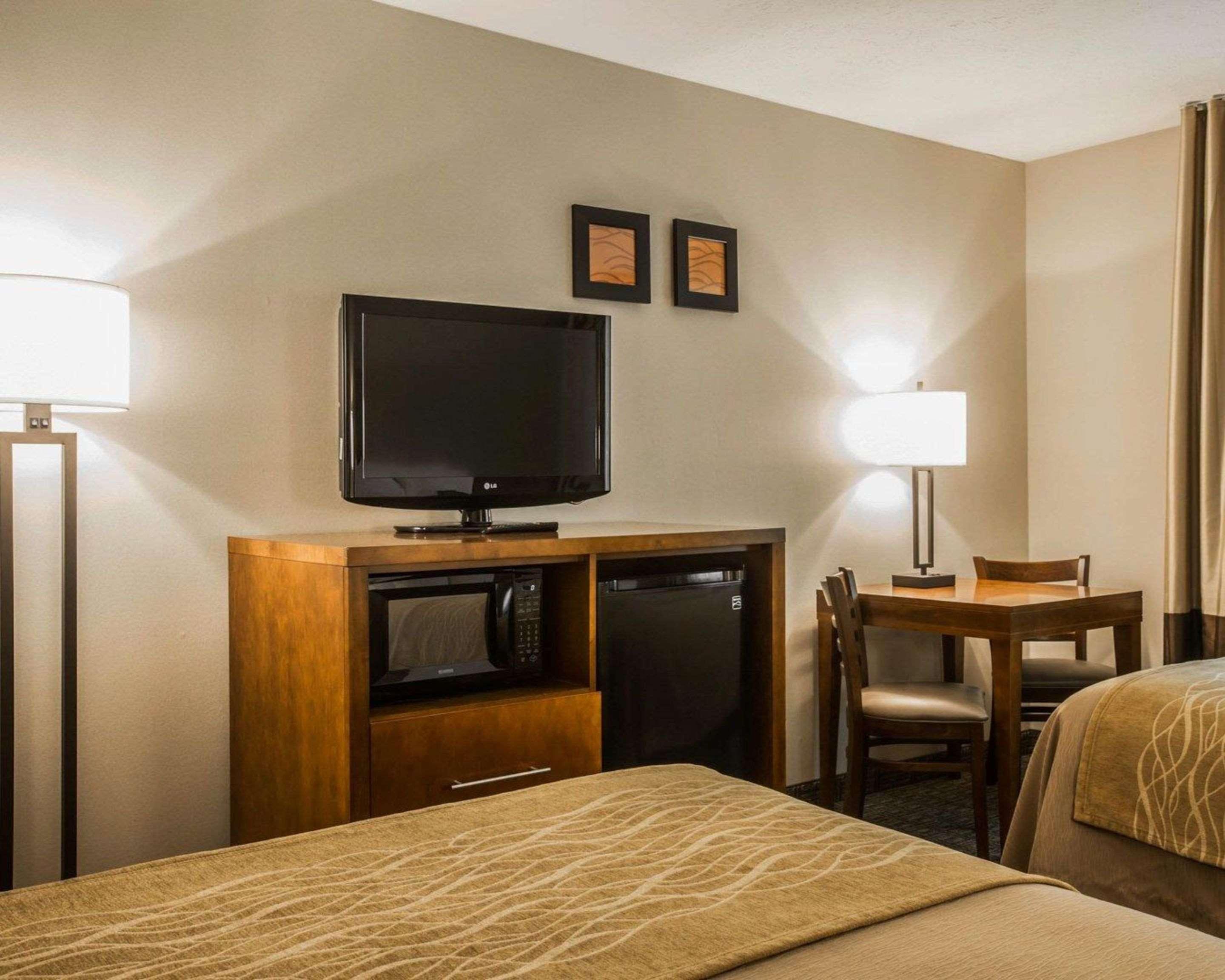 Comfort Inn & Suites Montpelier-Berlin Exterior photo