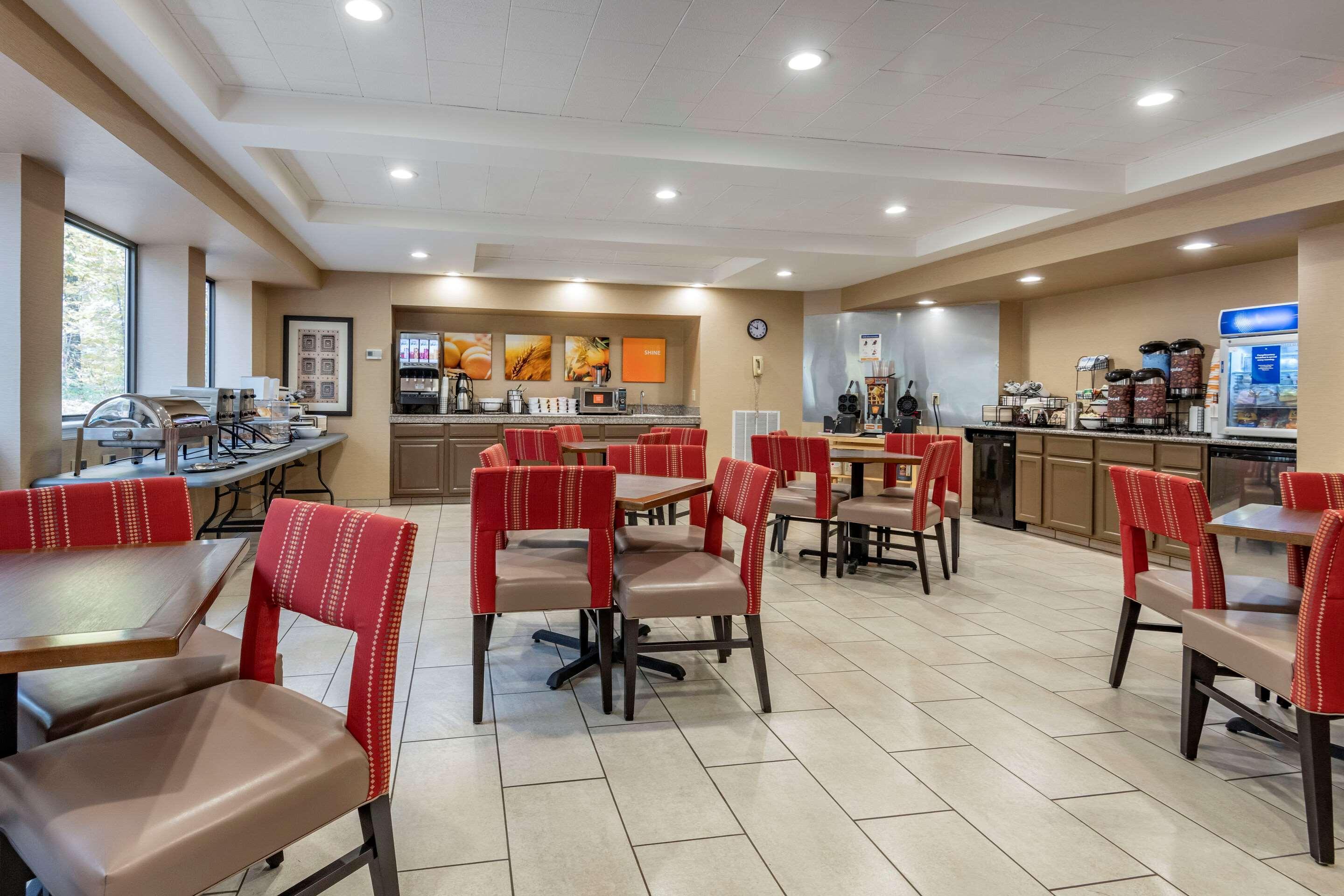 Comfort Inn & Suites Montpelier-Berlin Exterior photo